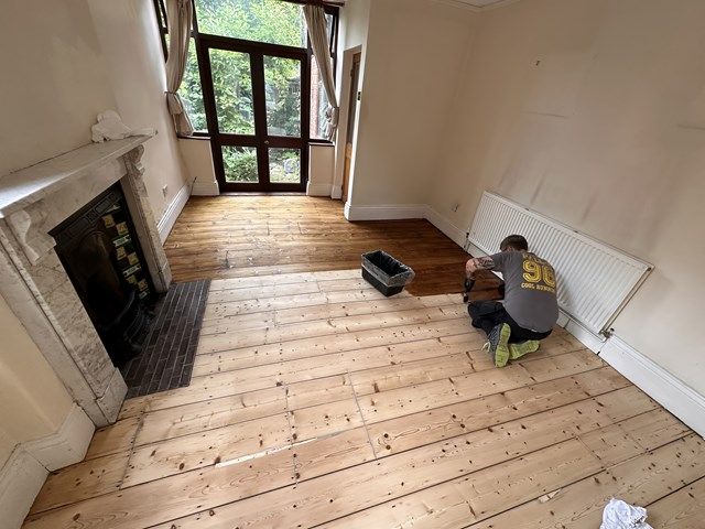 wood-floor-staining-2-kireth-ai