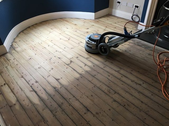 wood-floor-sanding-10-kireth-ai
