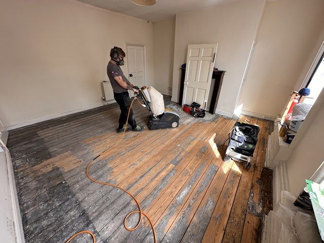 pine-floor-sanding-4-kireth-ai