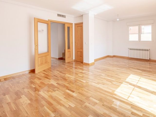 oak-floor-sanding-7-kireth-ai