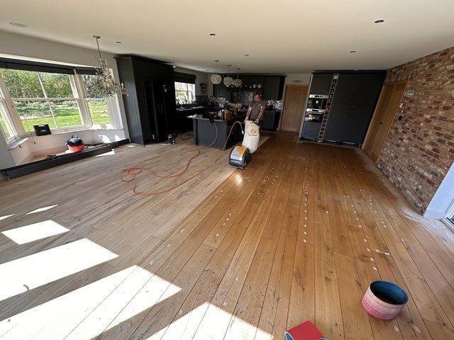 oak-floor-sanding-4-kireth-ai