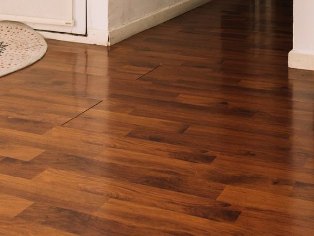 wood-floor-staining-6-kireth-ai
