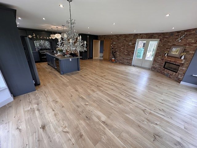 oak-floor-sanding-1-kireth-ai