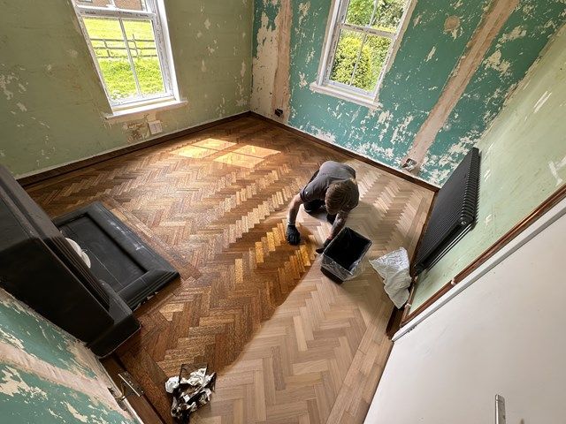 wood-floor-staining-4-kireth-ai
